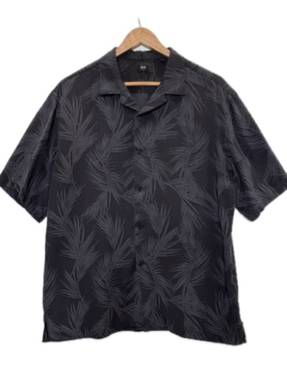 Uniqlo Mens Hawaiian Leaf Print Short Sleeve Button Down Shirt Size M Black Grey